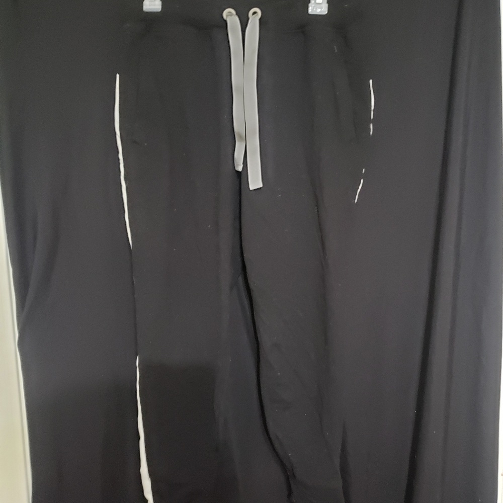 Bundle of womans athletic wear size M-L - Picture 7 of 11